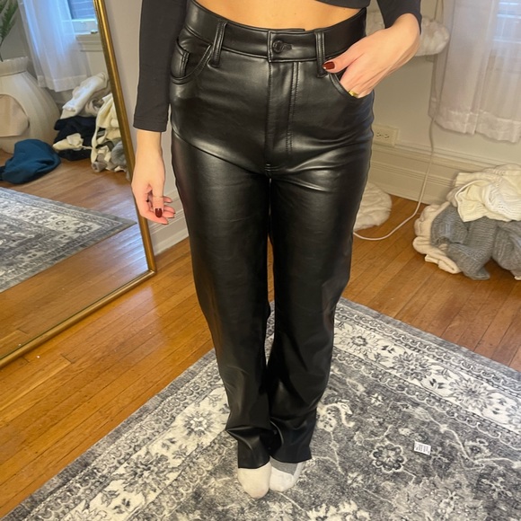 Abercrombie & Fitch Vegan Leather 90’s Relaxed Pant bottom side slit - Picture 1 of 5